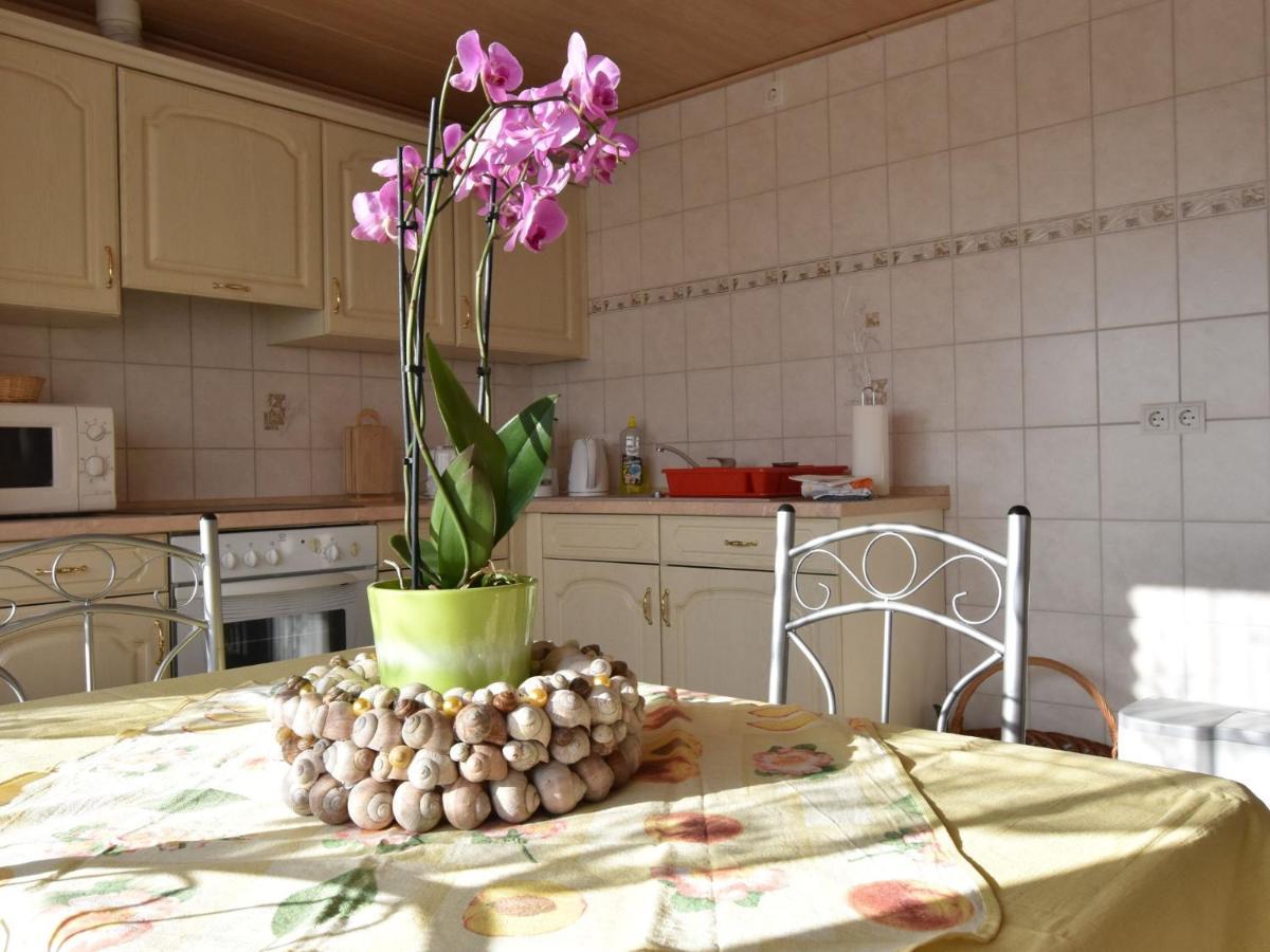 Spacious Apartment In Brusow With Garden Kröpelin Exterior foto